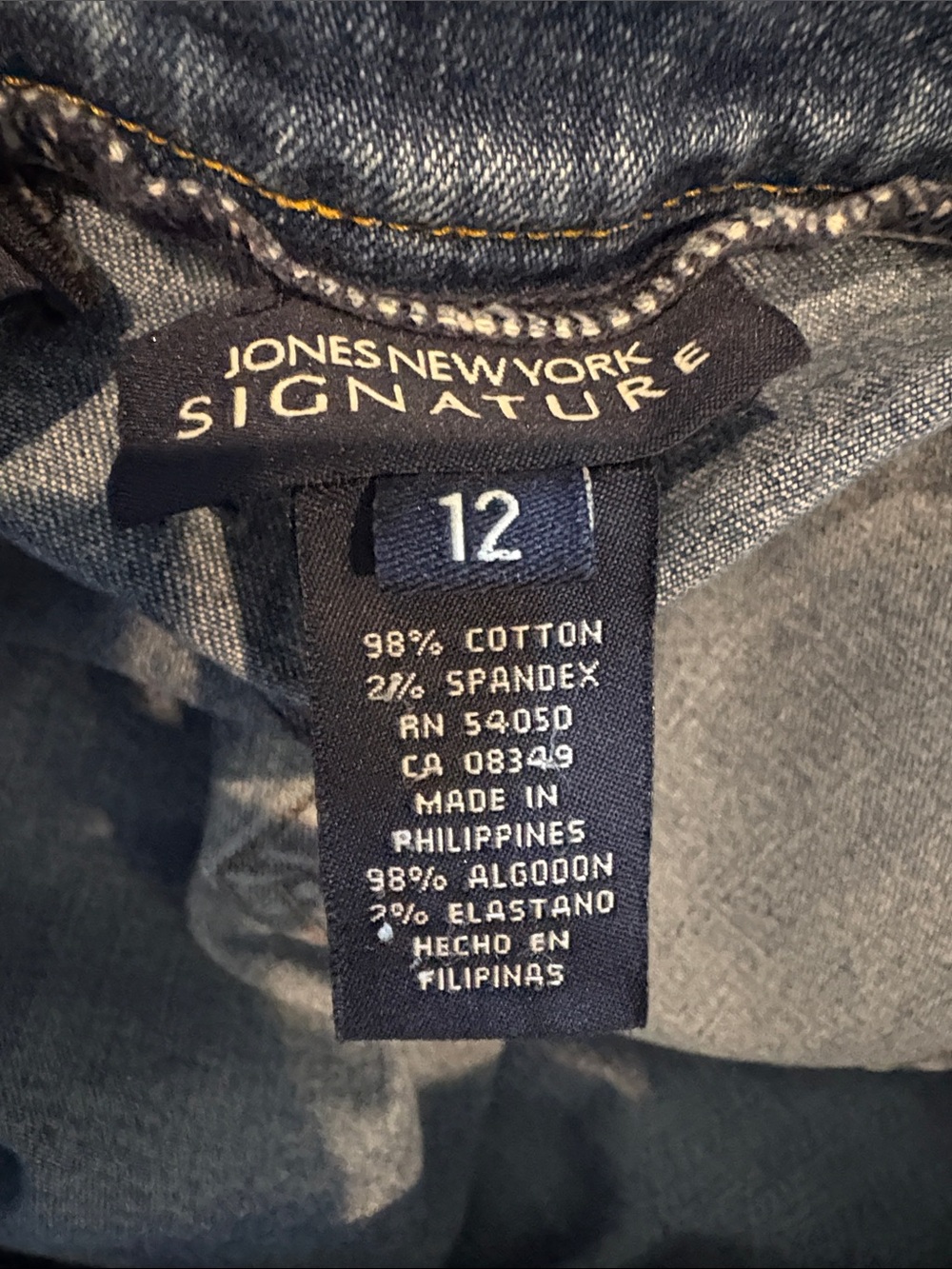 $5/25 Jones New York Straight-Leg Jeans in Medium Blue Wash - Picture 4 of 4